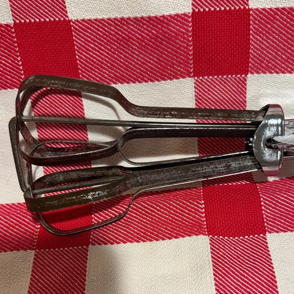 Vintage ECKO Metal Egg Beater with a Black Handle.